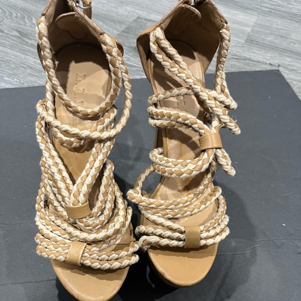 L.A.M.B. “Morisa” Tan leather platform heels, size 8 - Picture 5 of 6